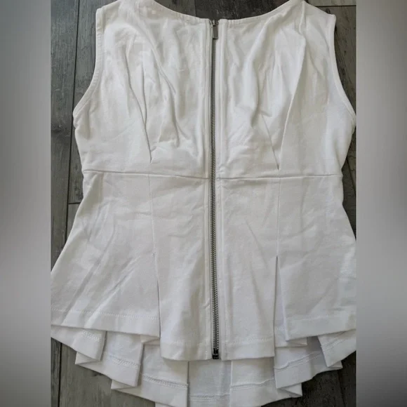 Zara White Pleated Peplum Sleeveless Blouse Silver Zip Back Small NWT - Picture 7 of 7